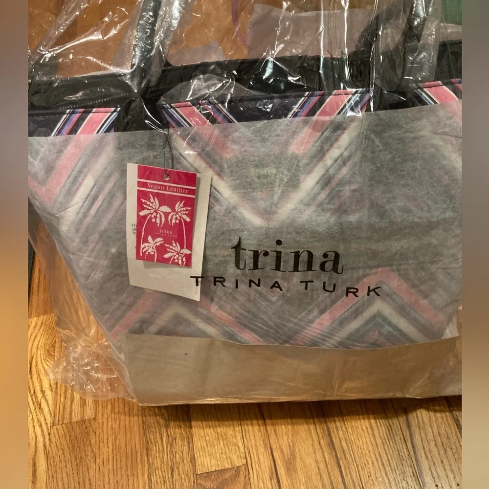Trina Turk Chevron Print Tote  w/ Crossbody Strap NWT MSRP $148